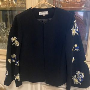 Tahari 8 petite yellow and blue embroidered flowers